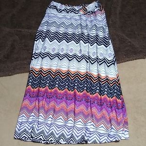4 FOR $10 Robert Louis skirt sz med geometric